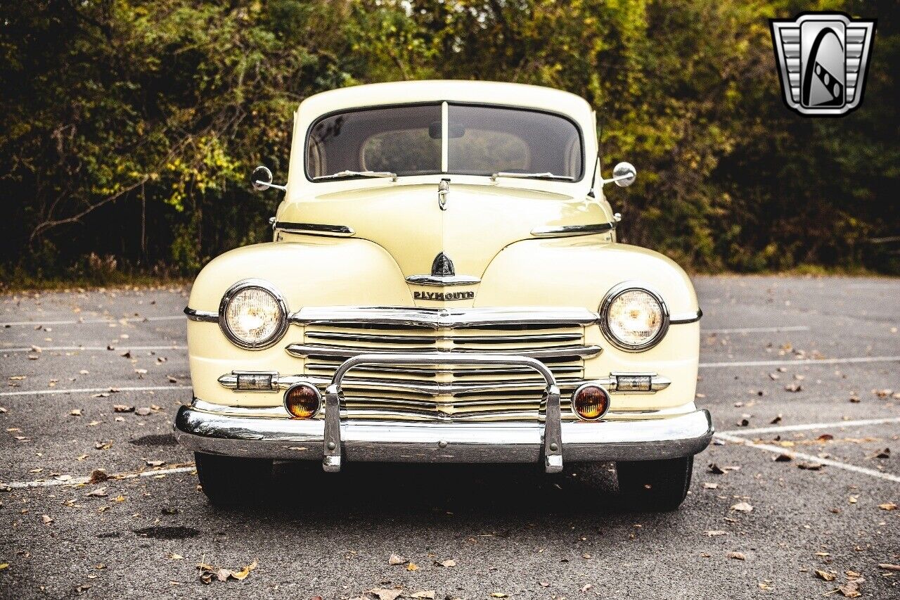 Plymouth-Deluxe-1948-Yellow-Tan-10651-9