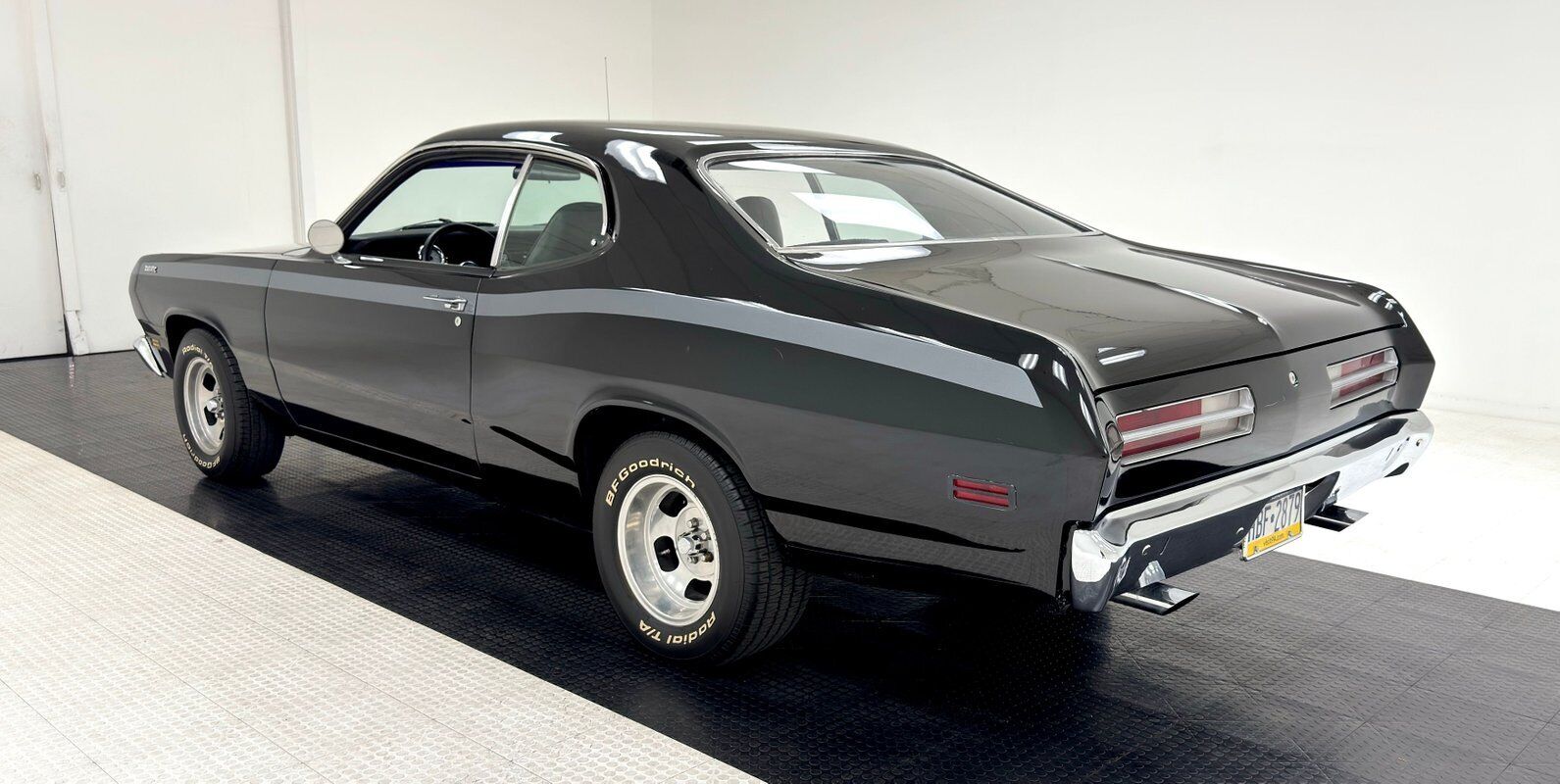 Plymouth-Duster-1972-Black-Black-21068-2