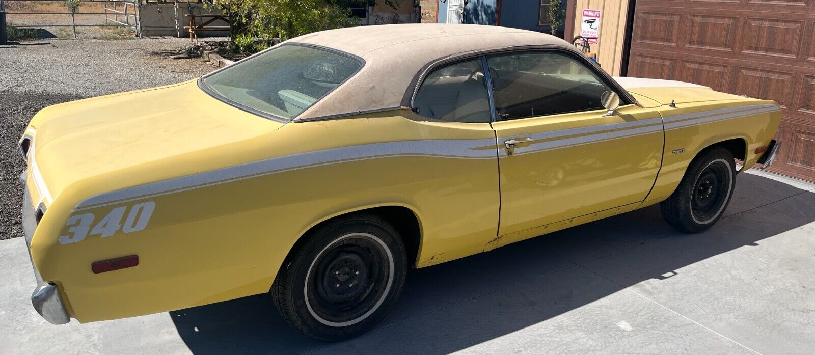 Plymouth-Duster-1973-Yellow-White-168981-2