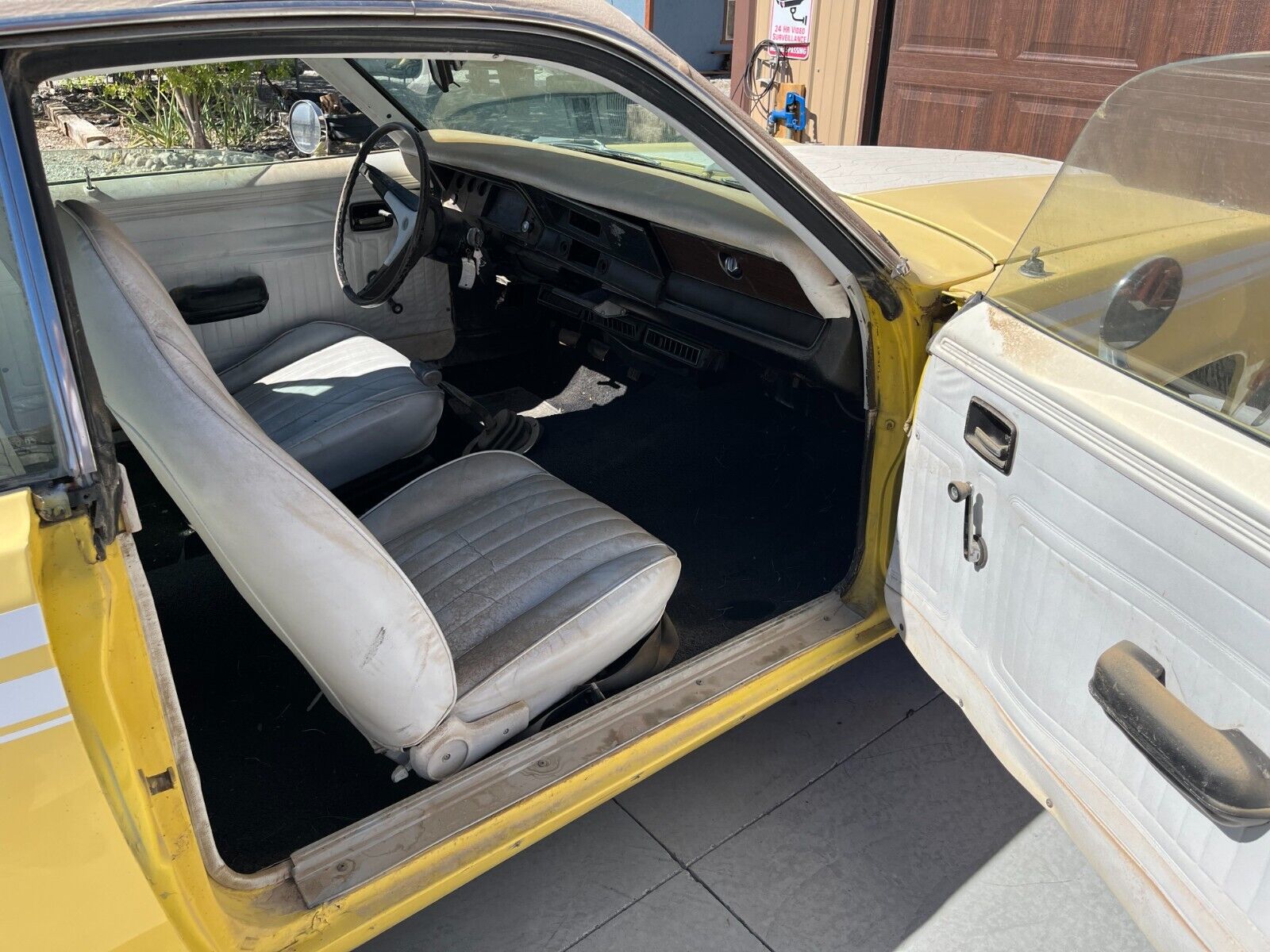 Plymouth-Duster-1973-Yellow-White-168981-6