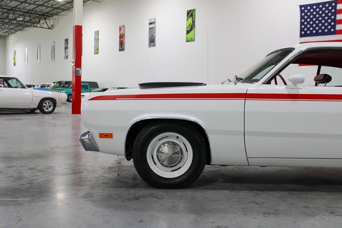 Plymouth-Duster-Coupe-1970-White-Red-88339-2