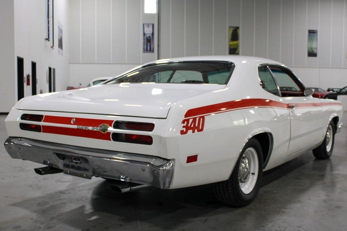 Plymouth-Duster-Coupe-1970-White-Red-88339-7