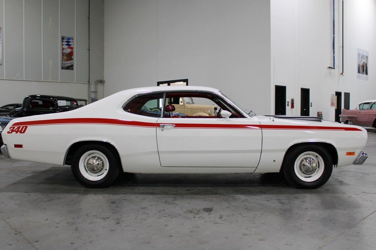 Plymouth-Duster-Coupe-1970-White-Red-88339-9