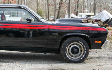 Plymouth-Duster-Coupe-1973-Red-Black-124568-10