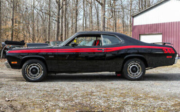 Plymouth-Duster-Coupe-1973-Red-Black-124568-2