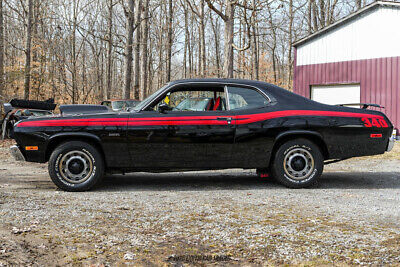 Plymouth-Duster-Coupe-1973-Red-Black-124568-2