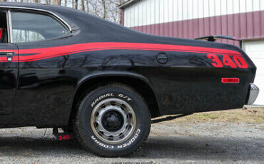 Plymouth-Duster-Coupe-1973-Red-Black-124568-4