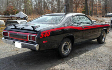 Plymouth-Duster-Coupe-1973-Red-Black-124568-7