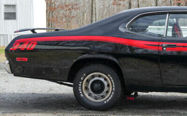 Plymouth-Duster-Coupe-1973-Red-Black-124568-9