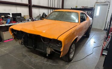 Plymouth-Duster-Coupe-1976-Orange-Black-99999-1