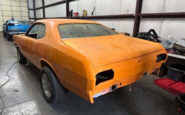 Plymouth-Duster-Coupe-1976-Orange-Black-99999-2