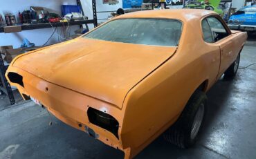 Plymouth-Duster-Coupe-1976-Orange-Black-99999-3