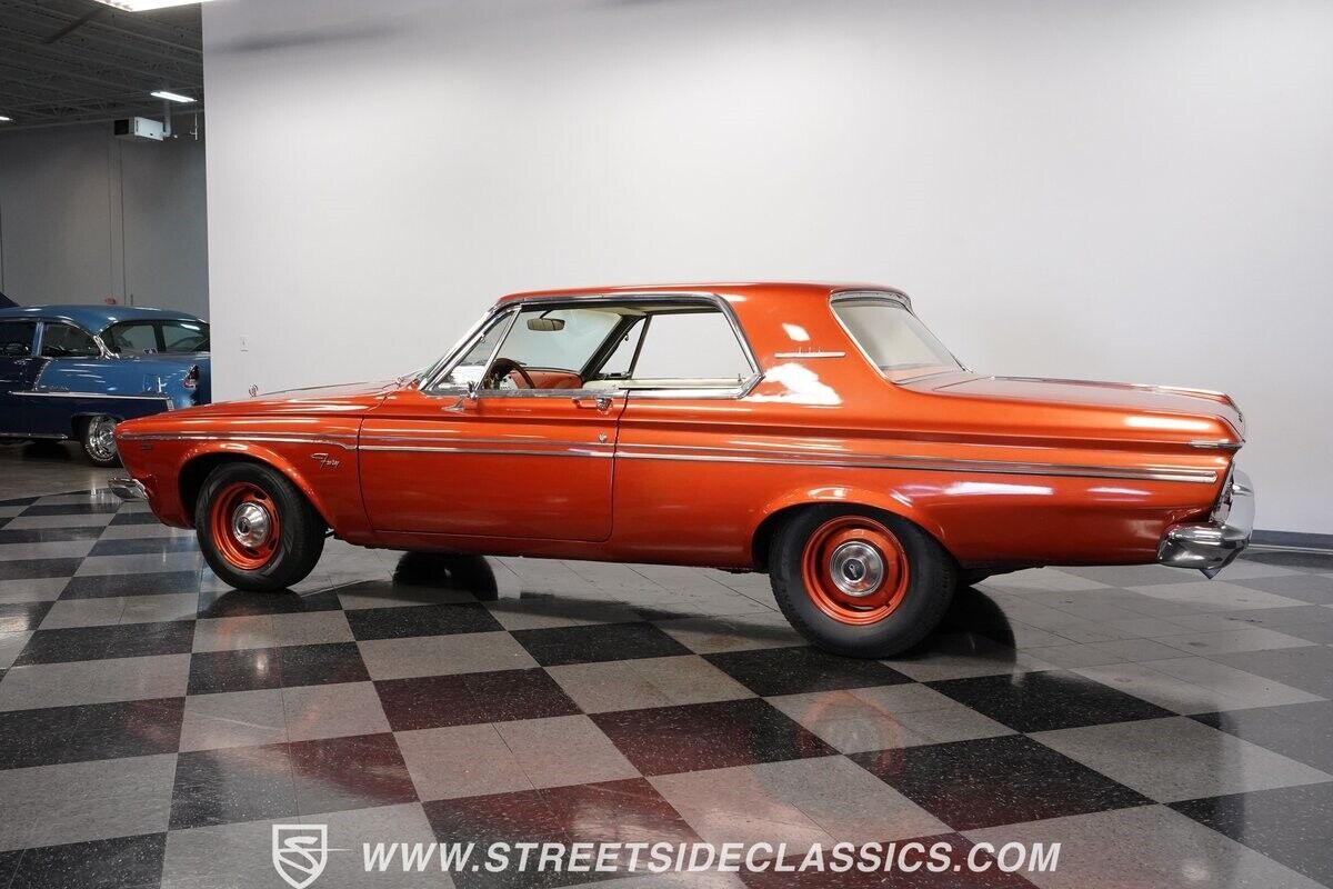 Plymouth-Fury-1963-Burgundy-White-78000-8