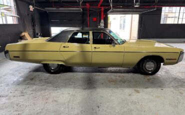 Plymouth-Fury-Berline-1972-Cream-Black-67592-10