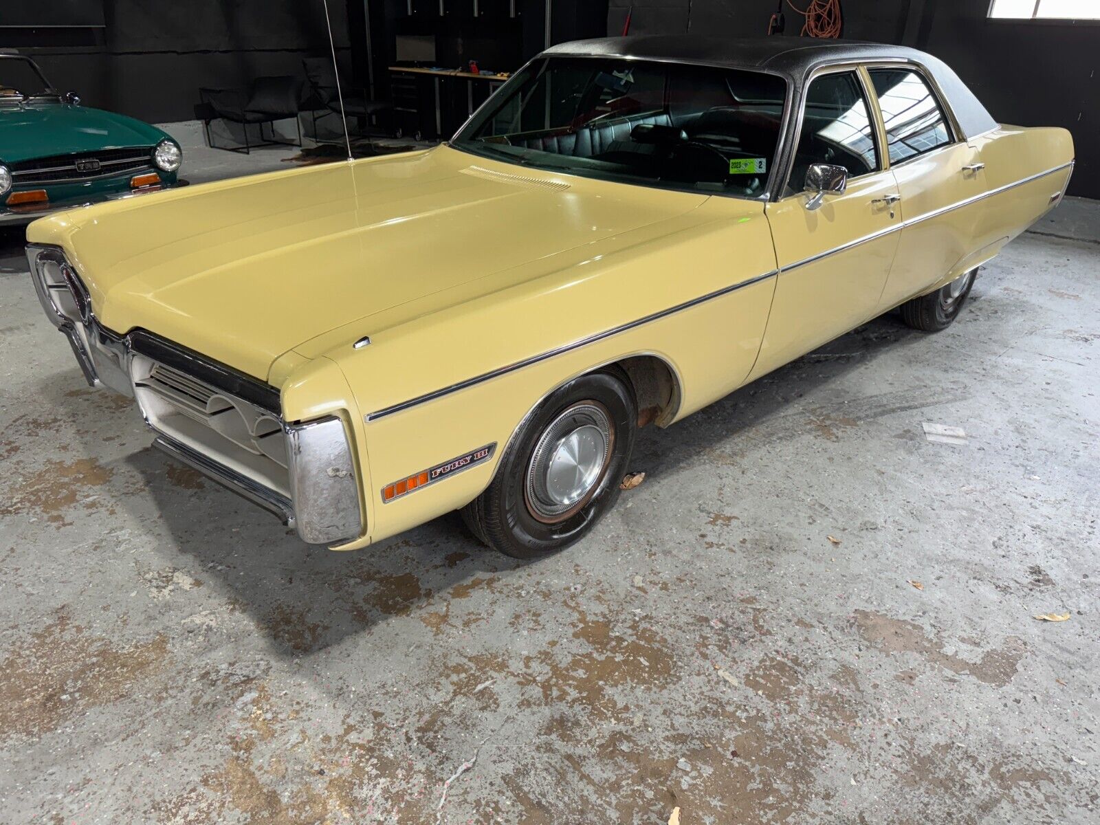 Plymouth-Fury-Berline-1972-Cream-Black-67592-2