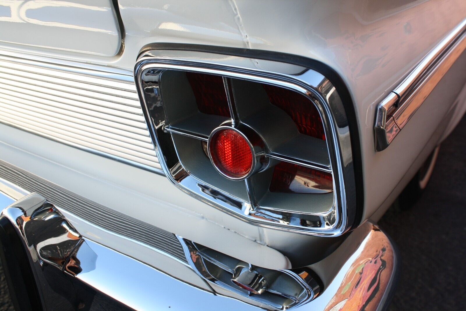 Plymouth-Fury-Cabriolet-1963-White-Red-272-19