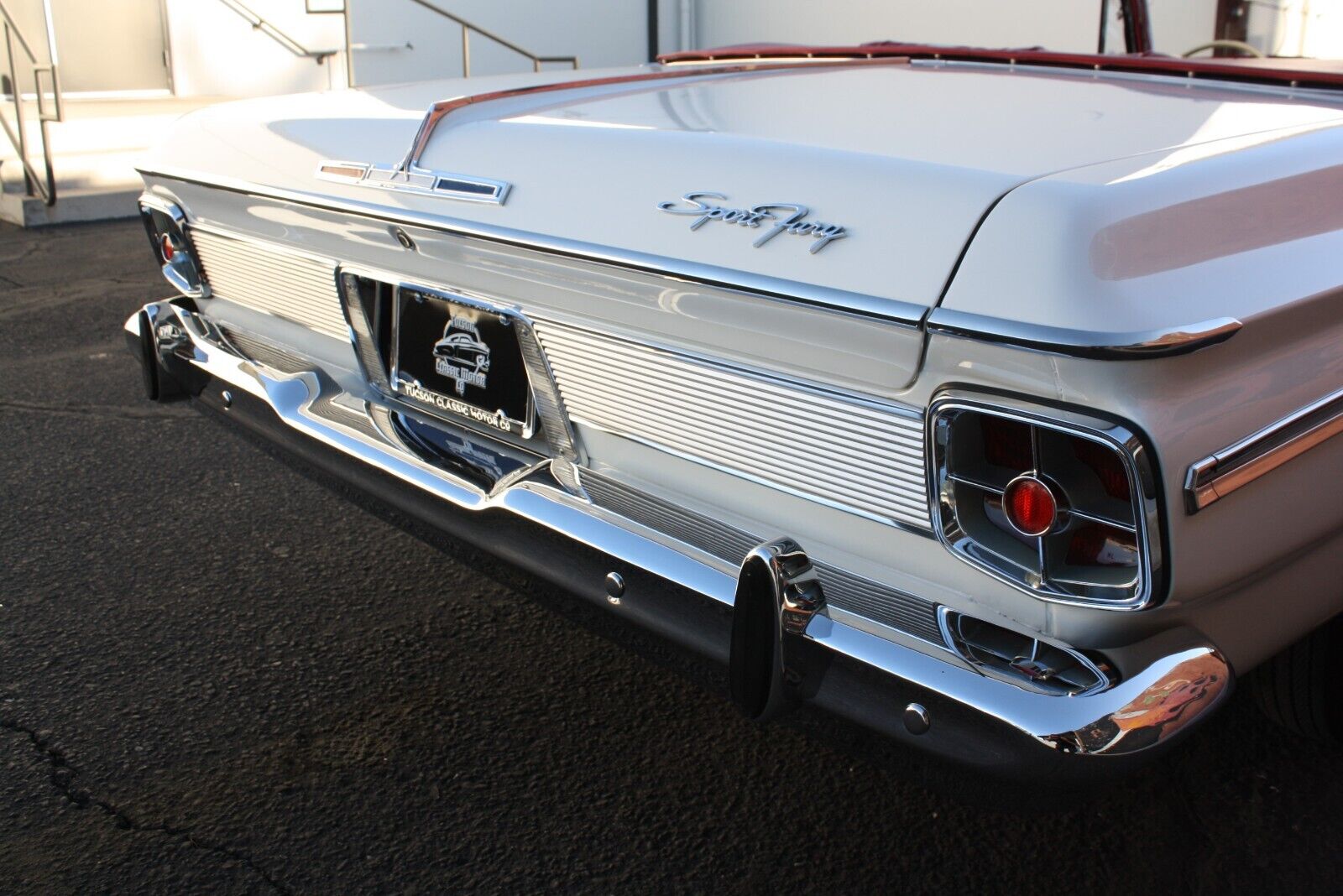 Plymouth-Fury-Cabriolet-1963-White-Red-272-20