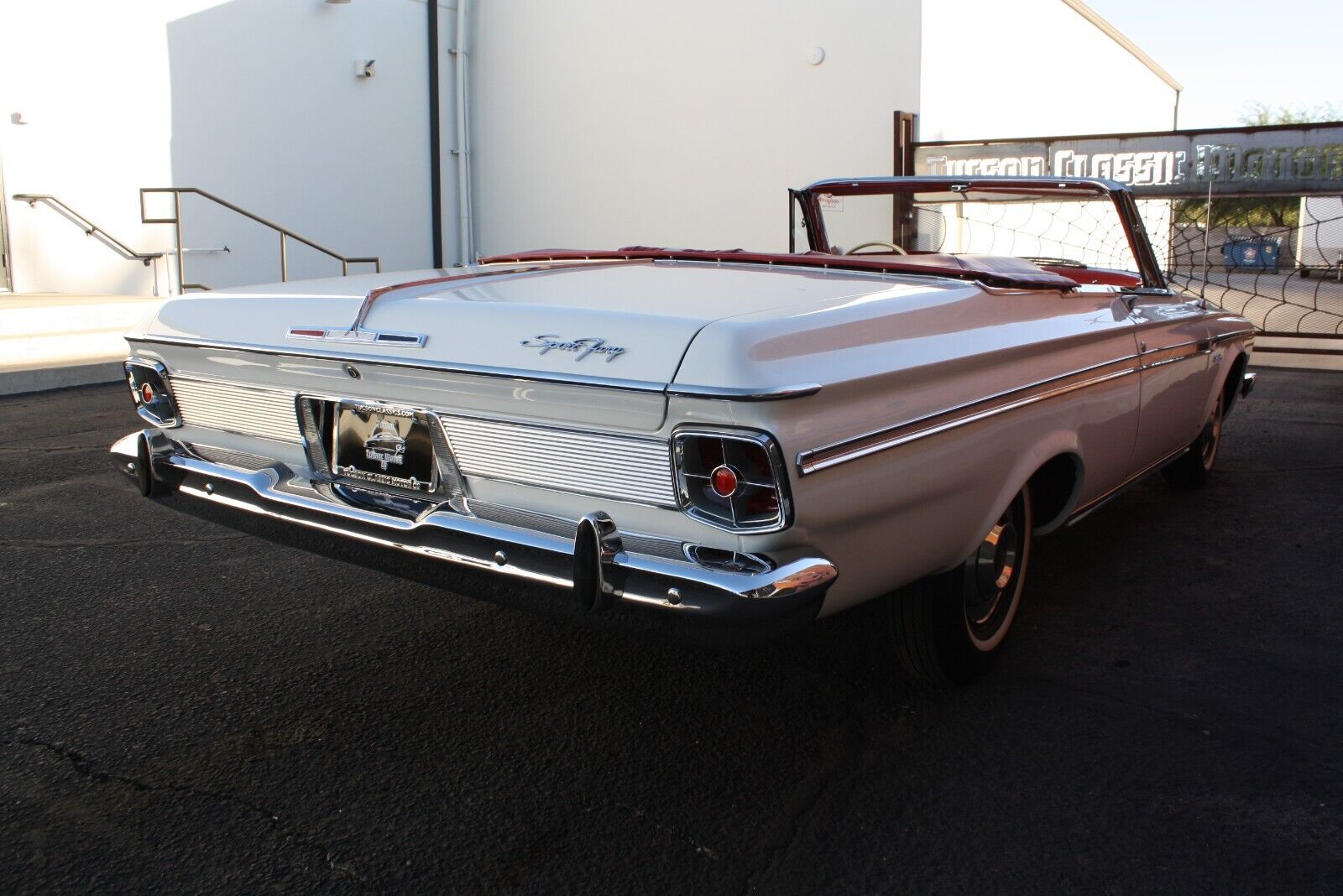 Plymouth-Fury-Cabriolet-1963-White-Red-272-21