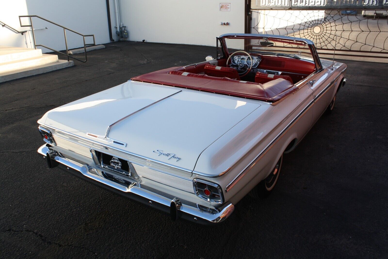 Plymouth-Fury-Cabriolet-1963-White-Red-272-22