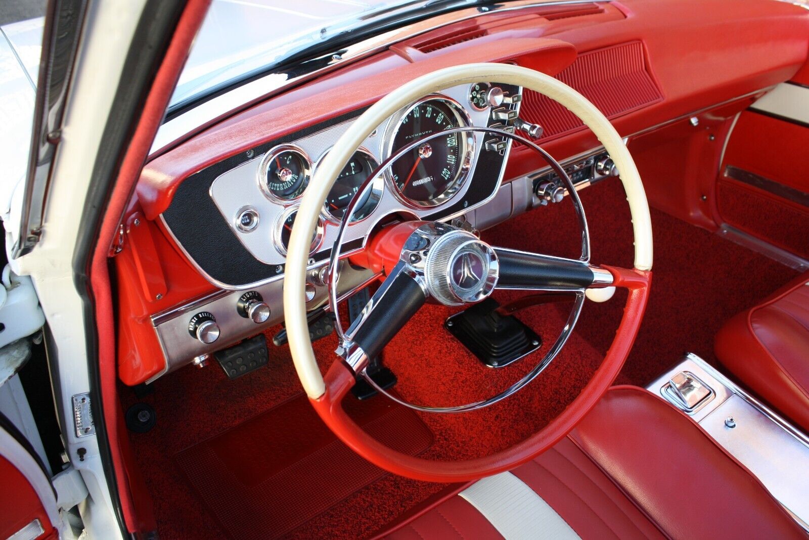 Plymouth-Fury-Cabriolet-1963-White-Red-272-23