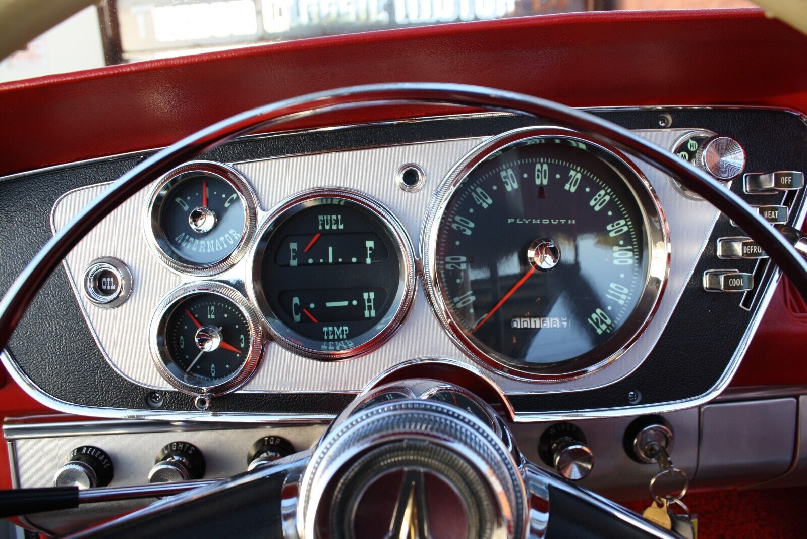 Plymouth-Fury-Cabriolet-1963-White-Red-272-24