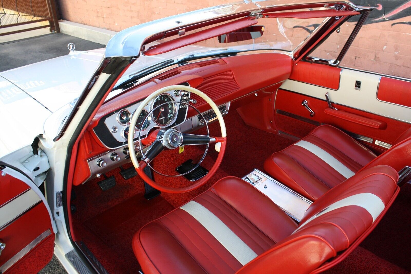 Plymouth-Fury-Cabriolet-1963-White-Red-272-26