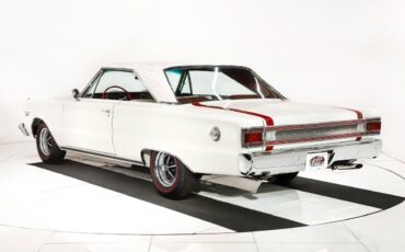 Plymouth-GTX-1967-White-Red-0-5