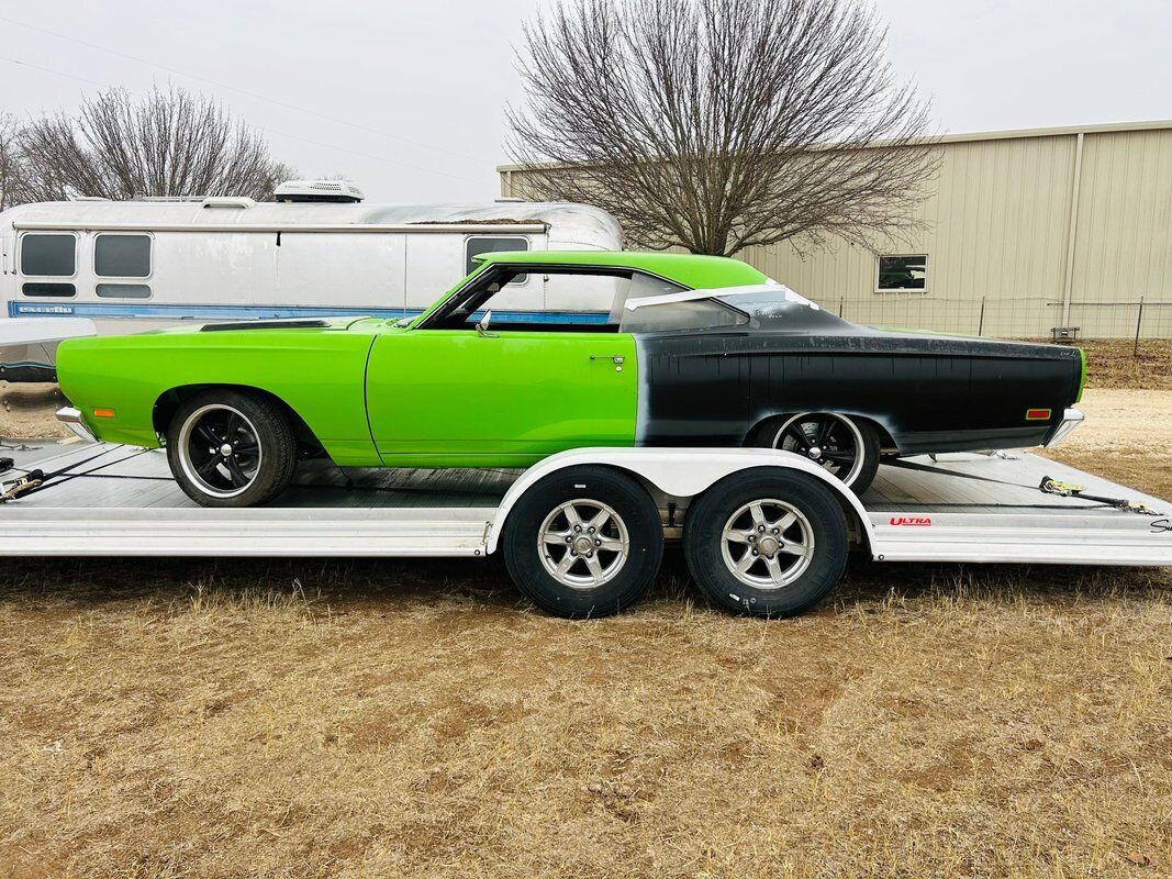 Plymouth-GTX-1969-Green-Black-161-1