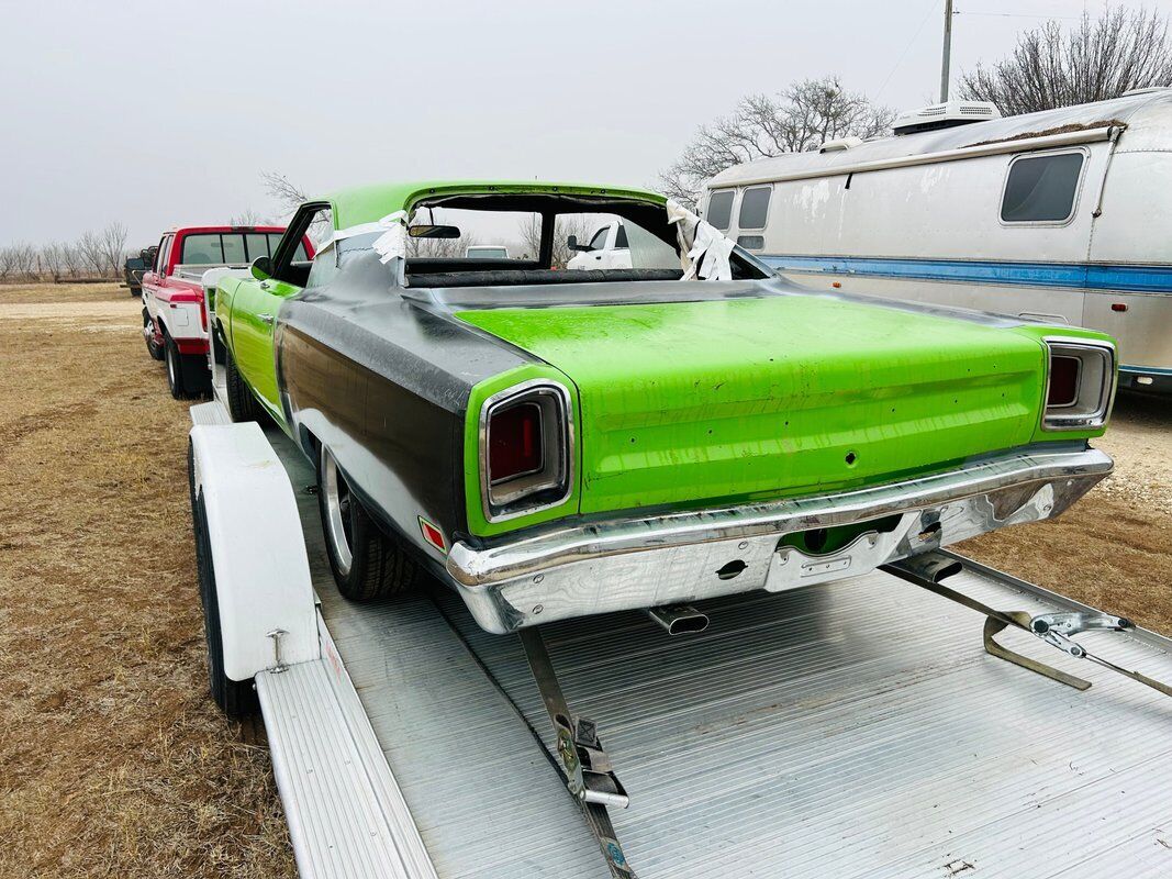 Plymouth-GTX-1969-Green-Black-161-8