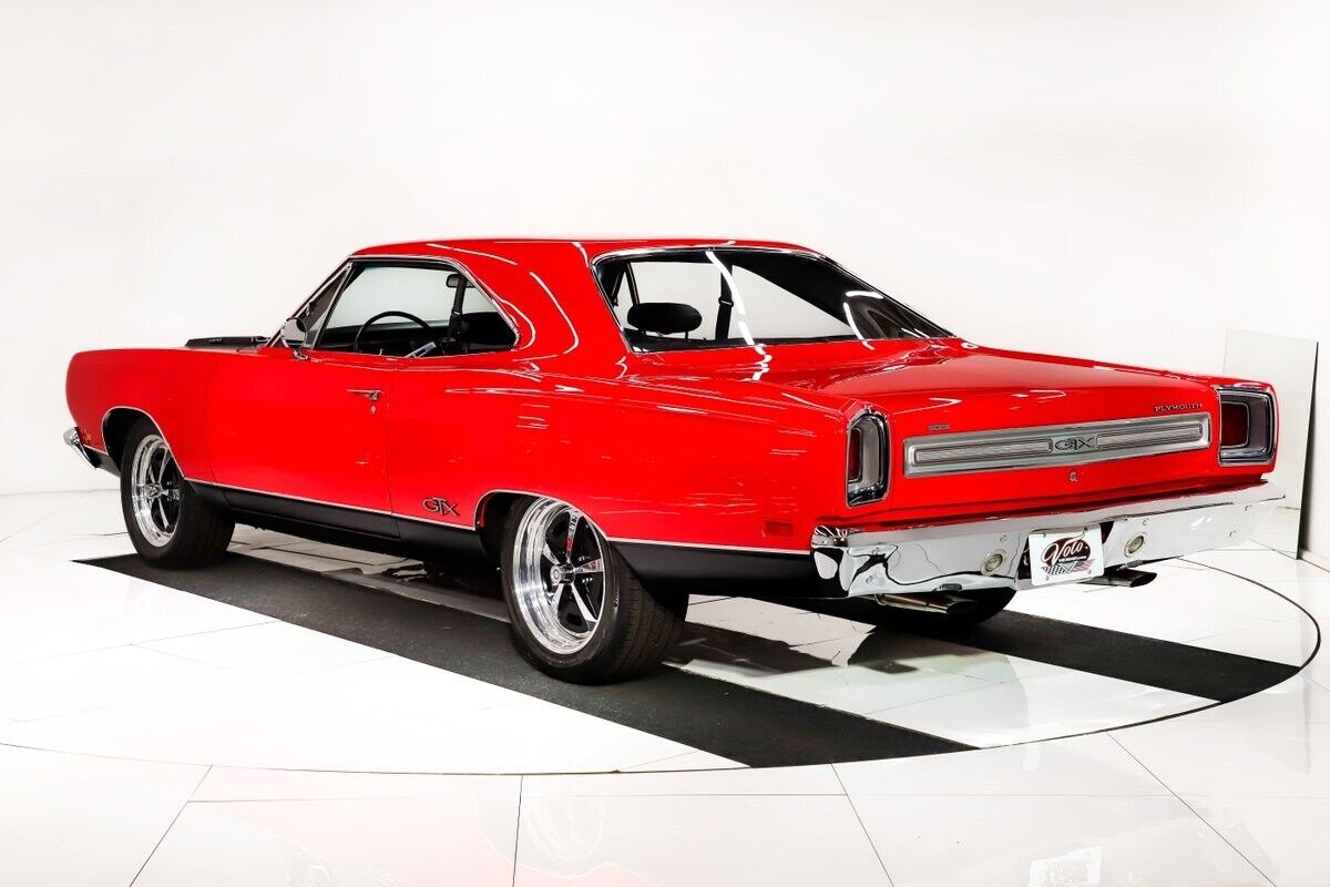 Plymouth-GTX-1969-Red-Black-0-5