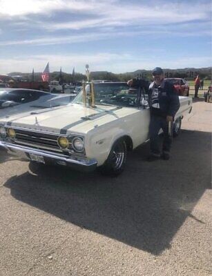 Plymouth-GTX-Cabriolet-1967-White-Black-125529-1