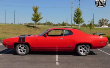 Plymouth-GTX-Coupe-1971-Red-Black-135637-2