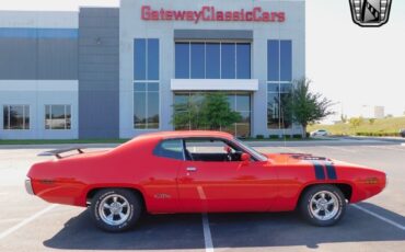 Plymouth-GTX-Coupe-1971-Red-Black-135637-5