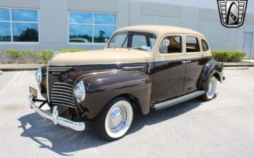 Plymouth-P10-Deluxe-Berline-1940-Brown-Brown-983-3