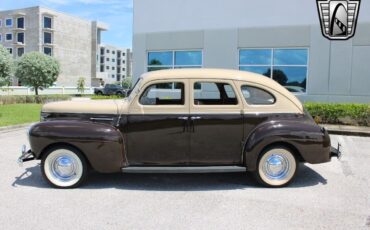 Plymouth-P10-Deluxe-Berline-1940-Brown-Brown-983-4