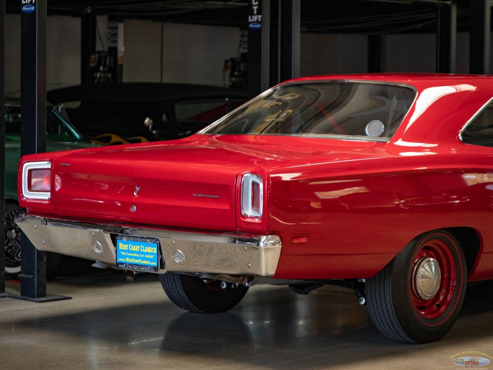 Plymouth-Road-Runner-1969-Red-75810-24