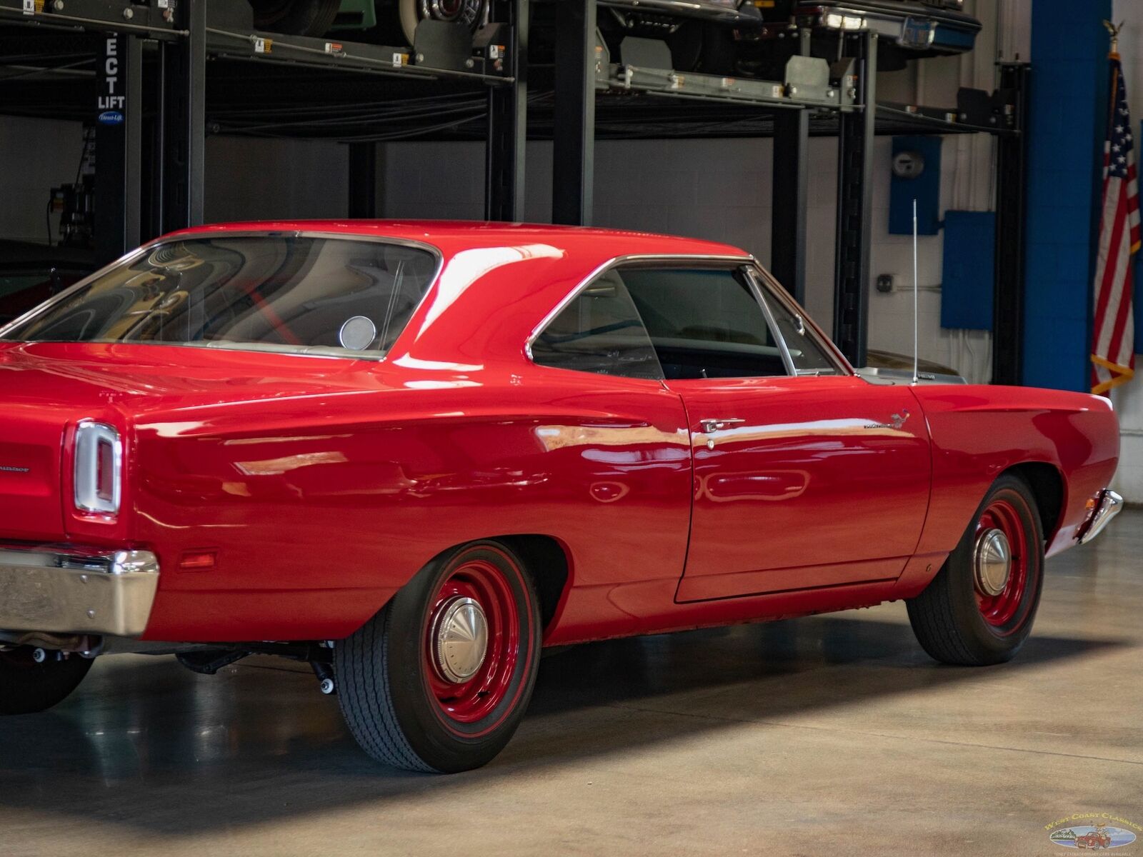 Plymouth-Road-Runner-1969-Red-75810-25