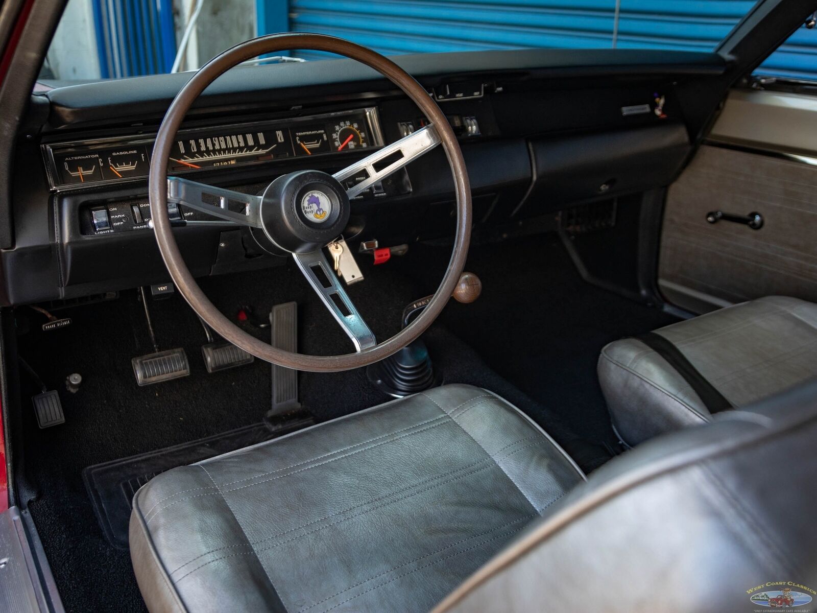 Plymouth-Road-Runner-1969-Red-75810-32