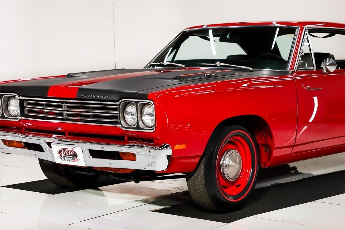 Plymouth-Road-Runner-1969-Red-Black-0-9