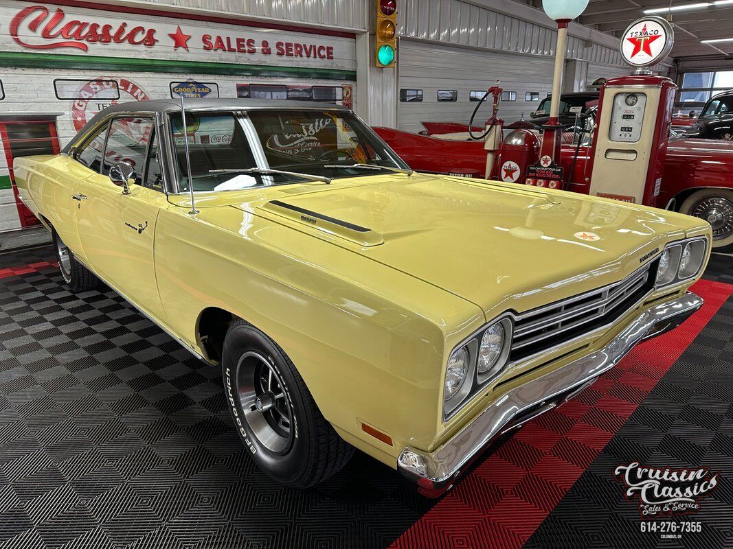 Plymouth-Road-Runner-1969-Yellow-Black-47239-1