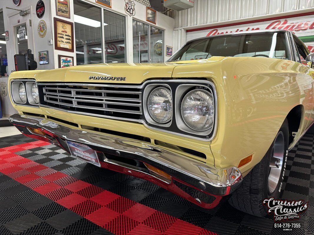 Plymouth-Road-Runner-1969-Yellow-Black-47239-8