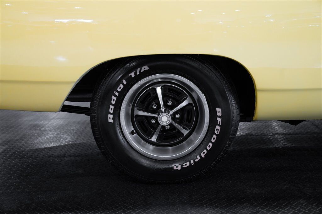 Plymouth-Road-Runner-1969-Yellow-Black-77549-25