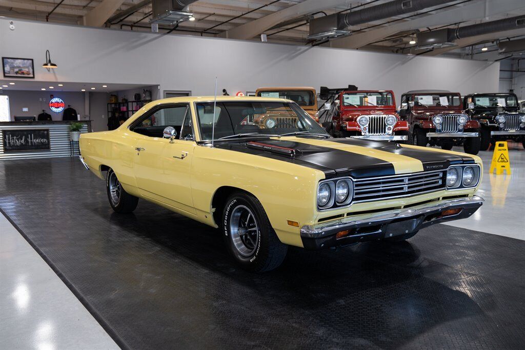 Plymouth-Road-Runner-1969-Yellow-Black-77549-7