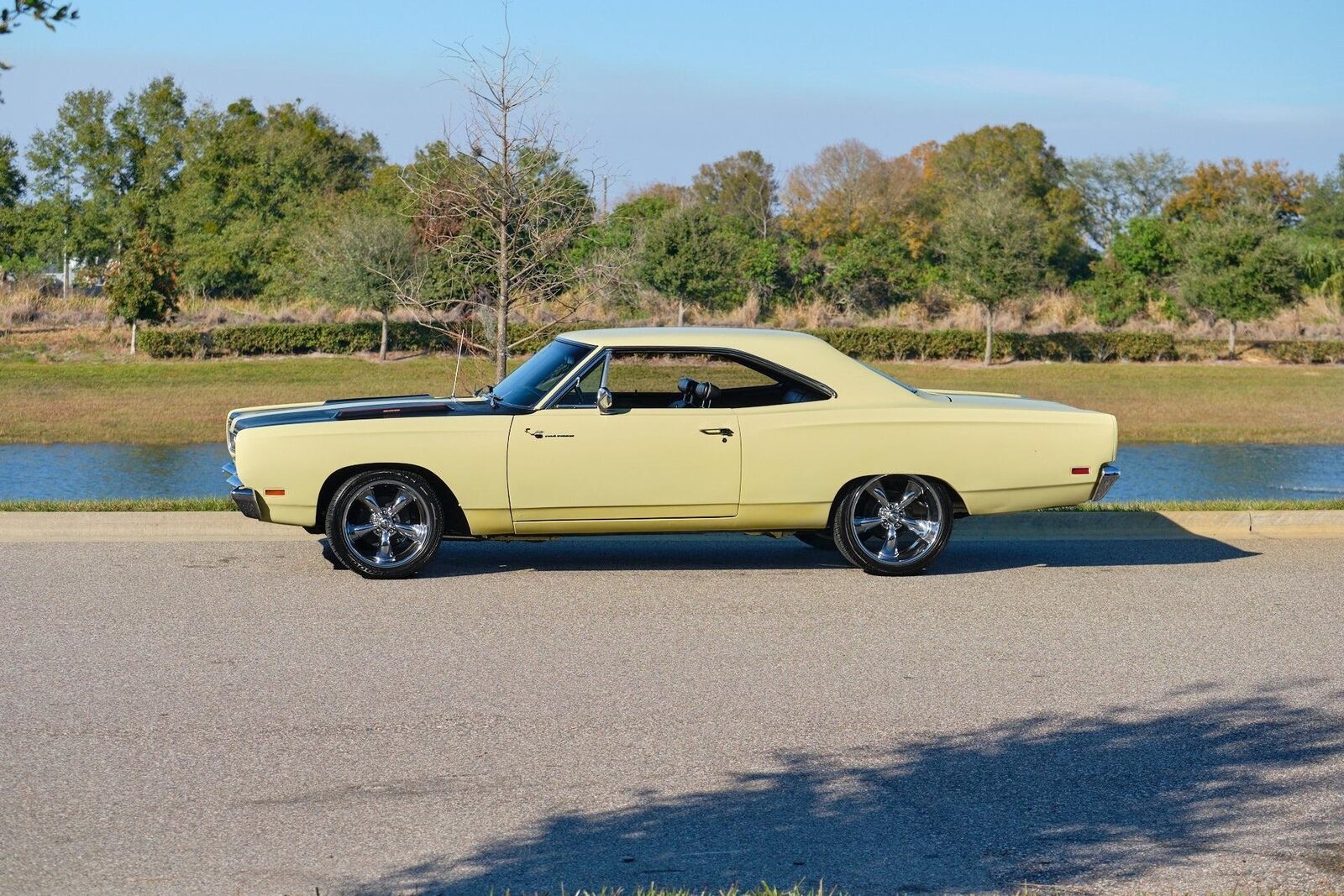 Plymouth-Road-Runner-1969-Yellow-Black-84066-22