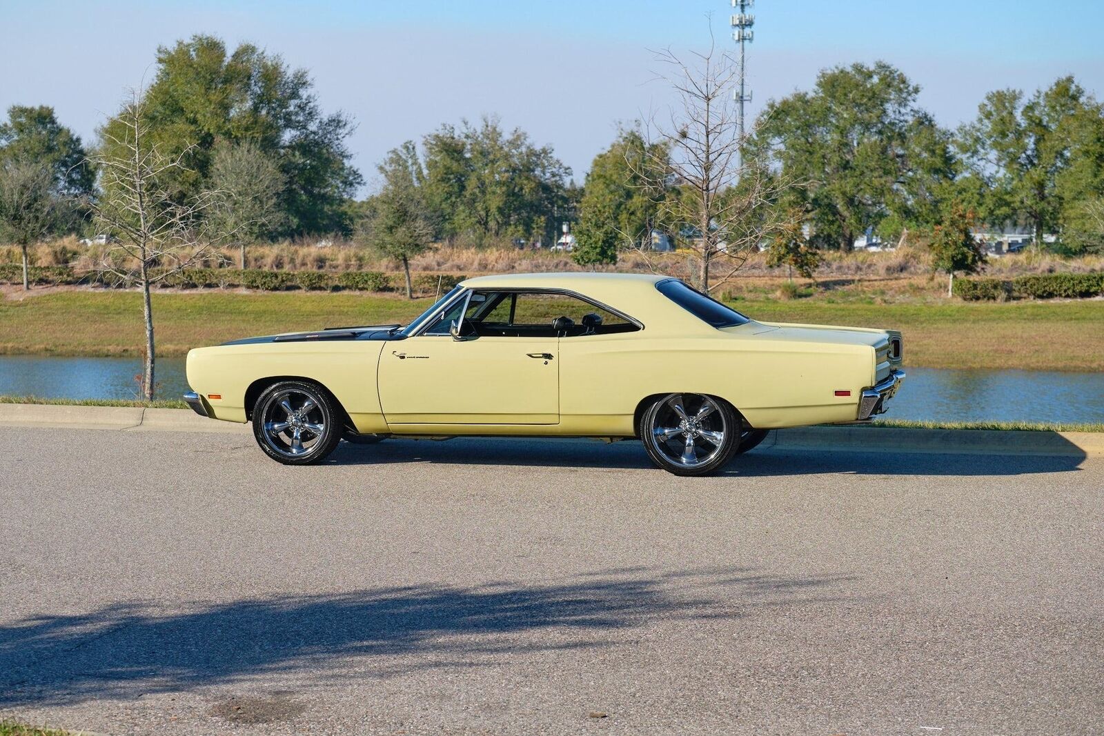 Plymouth-Road-Runner-1969-Yellow-Black-84066-23