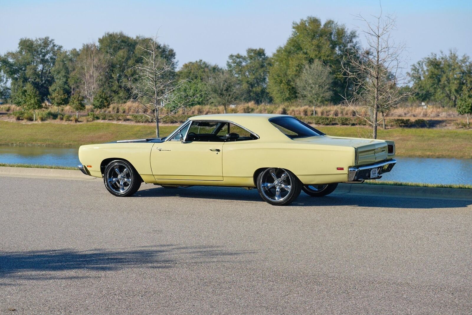 Plymouth-Road-Runner-1969-Yellow-Black-84066-24