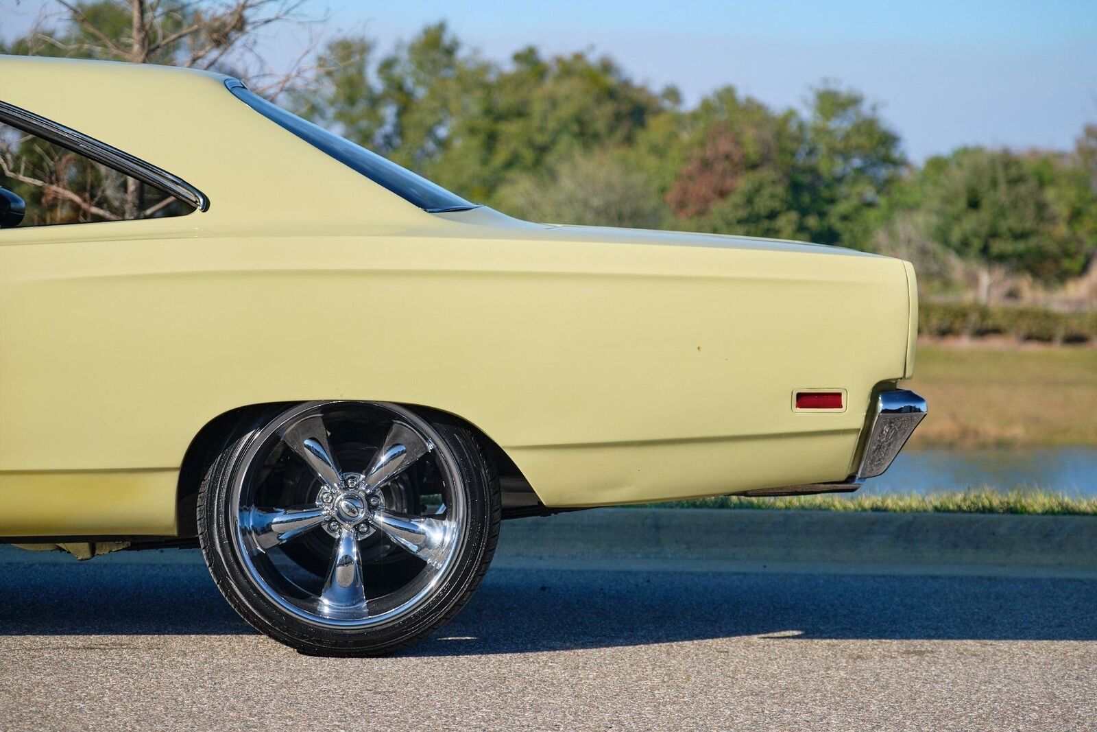 Plymouth-Road-Runner-1969-Yellow-Black-84066-26