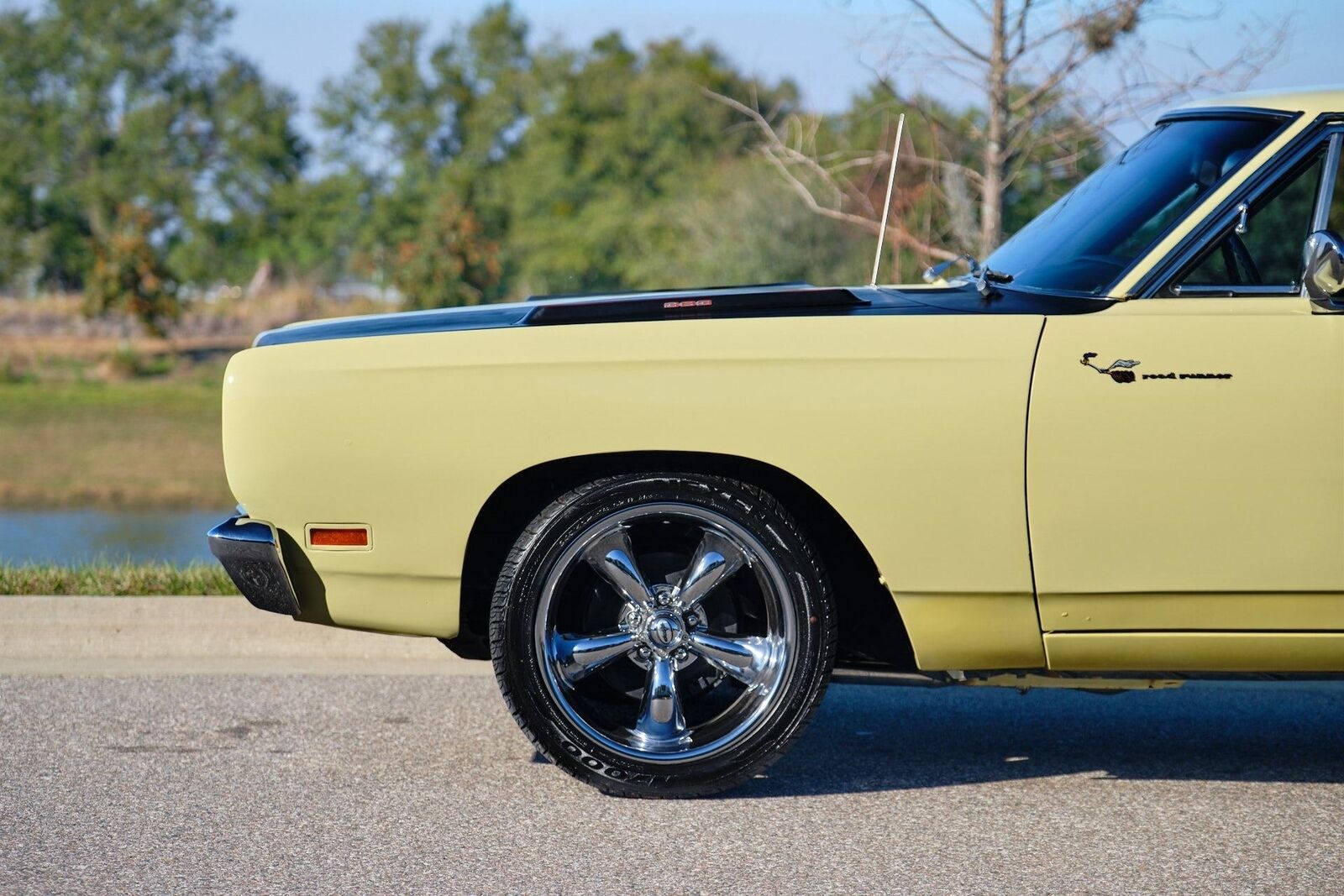 Plymouth-Road-Runner-1969-Yellow-Black-84066-28