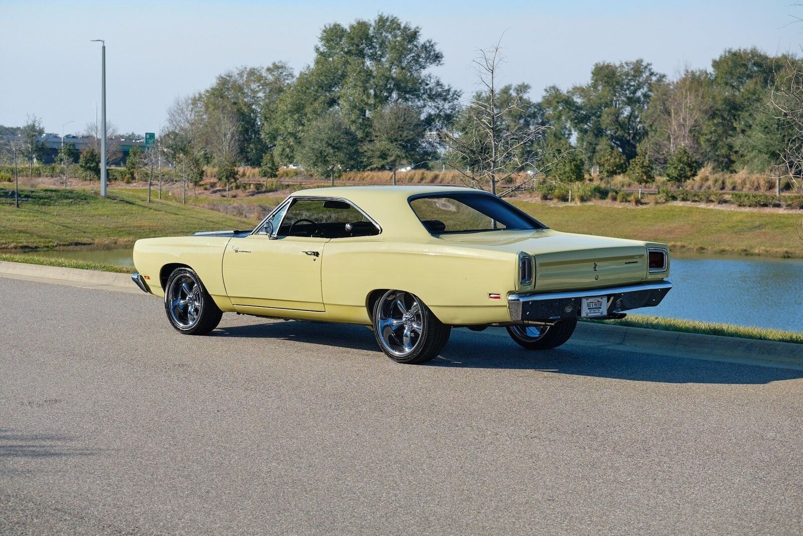 Plymouth-Road-Runner-1969-Yellow-Black-84066-3