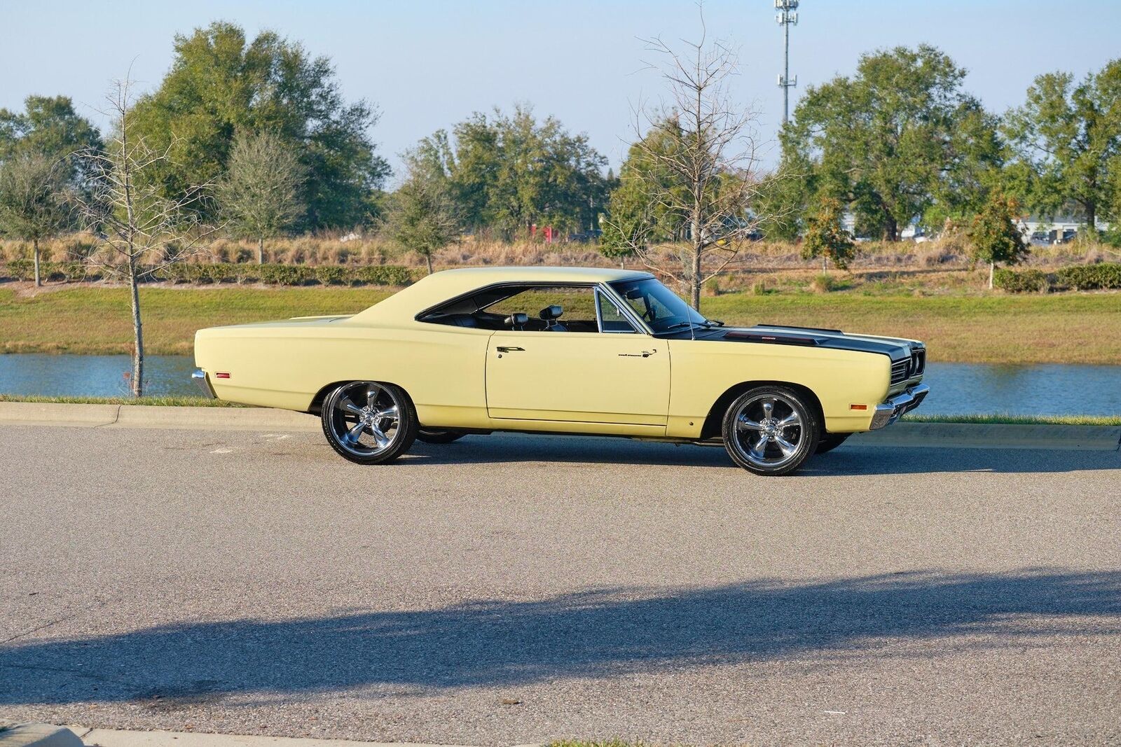 Plymouth-Road-Runner-1969-Yellow-Black-84066-38